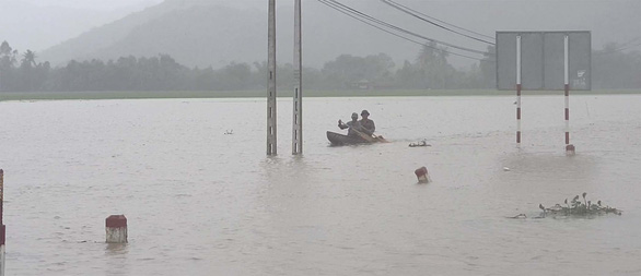 Phú Yên: 3 thủy điện xả lũ, dự báo nhiều nơi hạ du ngập lụt - Ảnh 1.