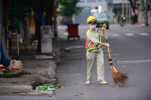 Diễn đàn Môi trường nơi tôi sống: Tôi yêu Sài Gòn bằng... cuộn băng keo, túi đựng rác - Ảnh 1.