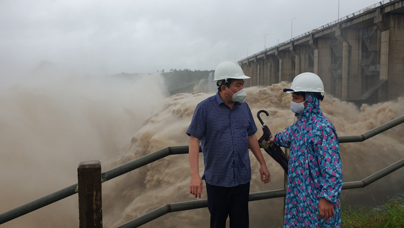 Phú Yên: Hạ du sông Ba ngập nặng, tỉnh yêu cầu thủy điện phải giảm xả lũ - Ảnh 3.