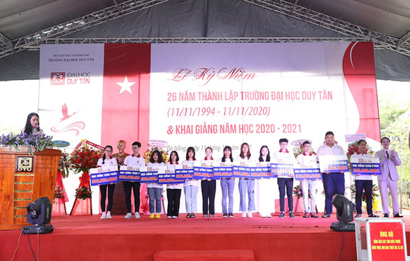 Sinh viên ĐH Duy Tân giành giải cao nhất tại Seed for Change 2021 Hocbong-1638241908339655796782
