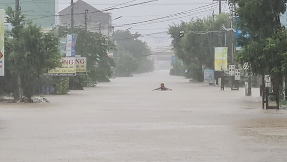 4 người chết do mưa lũ ở miền Trung - Tây Nguyên, miền Bắc đêm nay 30-11 rét sâu - Ảnh 1.