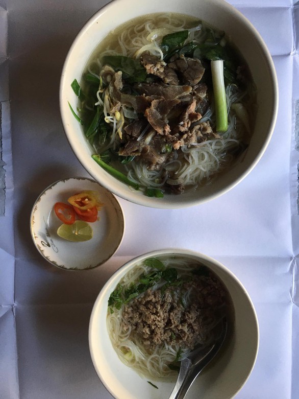 Mong Việt Nam có phở thịt bằm, như tô phở tôi dành cho mẹ gần 100 tuổi - Ảnh 3. Mong Việt Nam có phở thịt bằm, như tô phở tôi dành cho mẹ gần 100 tuổi - Ảnh 3.