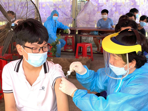 Các tỉnh miền Tây tổ chức tiêm vắc xin cho trẻ 12-17 tuổi - Ảnh 1.