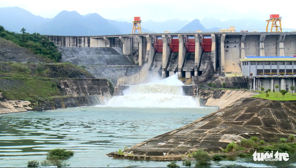 Thủy điện Tuyên Quang mở thêm 1 cửa xả đáy, điều chỉnh vận hành hồ thủy điện Hòa Bình - Ảnh 1.