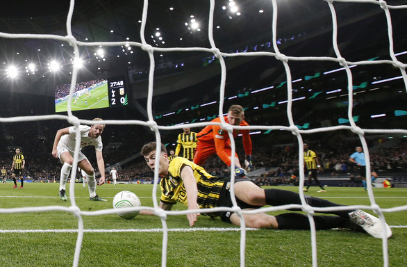 Tottenham thắng nghẹt thở trong ngày HLV Antonio Conte ra mắt - Ảnh 3.