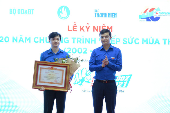 Chủ tịch nước, Thủ tướng khen thưởng chương trình Tiếp sức mùa thi - Ảnh 1.