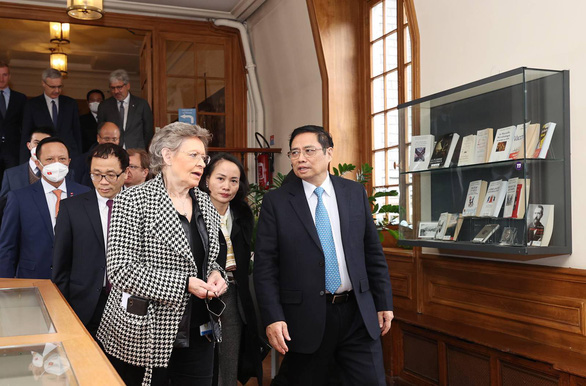 Thủ tướng Phạm Minh Chính thăm, làm việc với Viện Pasteur ở Paris - Ảnh 1.
