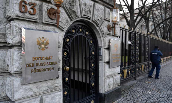 Nhân viên ngoại giao Nga tử vong bên ngoài đại sứ quán ở Đức - Ảnh 1.