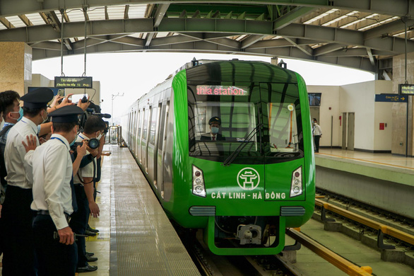 Metro Hà Nội kiến nghị chi 8 tỉ lắp tường chắn ke ga đường sắt đô thị Cát Linh - Hà Đông - Ảnh 1.