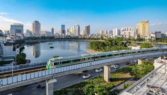 Ngày đầu đi tàu điện Cát Linh - Hà Đông miễn phí, người dân xếp hàng chờ trải nghiệm - Ảnh 3.