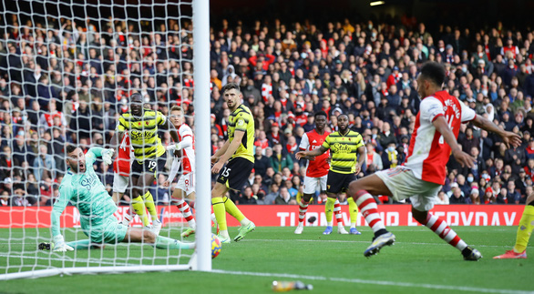 Aubameyang đá hỏng penalty, Arsenal chật vật đá bại Watford - Ảnh 3.