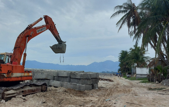 Có phải bãi biển du lịch Dốc Lết bị phá để làm bờ kè? - Ảnh 4.