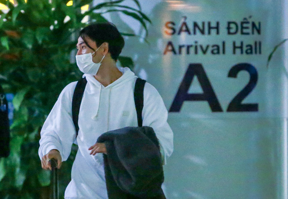 Minamino và dàn diễn viên Nhật Bản mệt nhoài sau hành trình từ châu Âu đến Việt Nam - Ảnh 3.