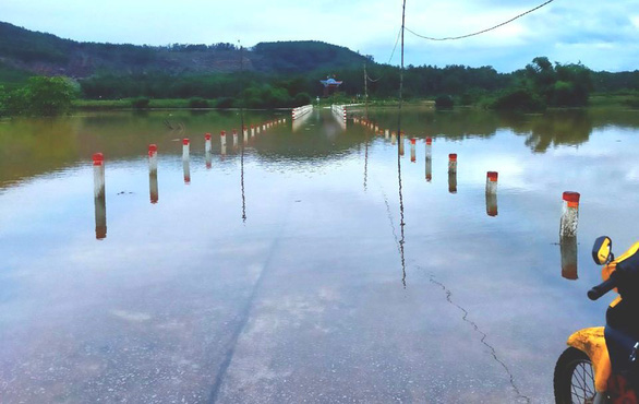 Quảng Nam mưa lớn, đường ngập nước, sạt lở miền núi - Ảnh 5.