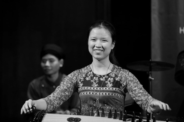 Cuộc sống đầy sắc màu của cô gái khiếm thị - Ảnh 1. Cuộc sống đầy sắc màu của cô gái khiếm thị - Ảnh 1.