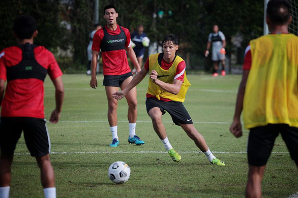Tuyển Singapore gọi 3 con trai của Fandi Ahmad dự AFF Suzuki Cup 2020 - Ảnh 1.