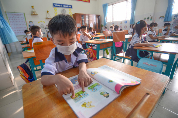 Cà Mau: Hiệu trưởng phải chịu trách nhiệm nếu để dịch lây lan trong trường - Ảnh 1.