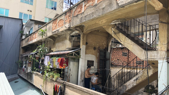 Chuyện đời ở những chung cư xưa cũ - Kỳ 1: Chung cư 130 tuổi ở phố tài chính Sài Gòn - Ảnh 1.