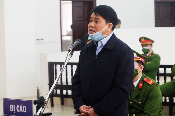 Cựu chủ tịch TP Hà Nội Nguyễn Đức Chung bị tuyên án 8 năm tù - Ảnh 1.
