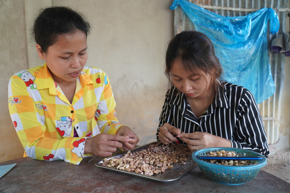 Trao vốn cho 40 nông dân tỉnh Trà Vinh làm ăn - Ảnh 1.