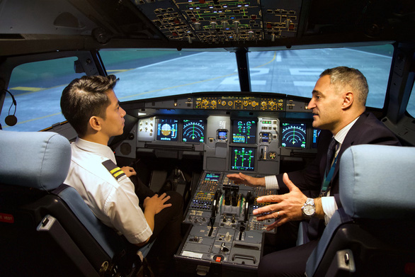Bamboo Airways khai giảng khóa học viên phi công máy bay Airbus A320 đầu tiên - Ảnh 3.