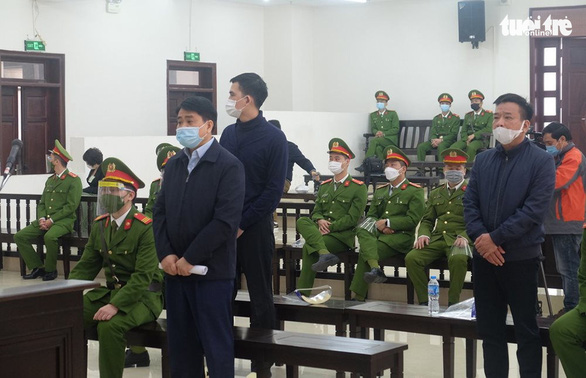 Cựu chủ tịch TP Hà Nội Nguyễn Đức Chung bị tuyên án 8 năm tù - Ảnh 2.
