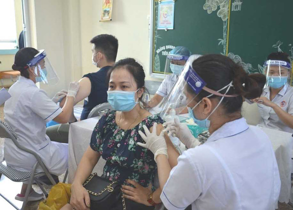 Quảng Ninh tiêm vắc xin mũi 3 phòng COVID-19 từ ngày 18-12 - Ảnh 1.