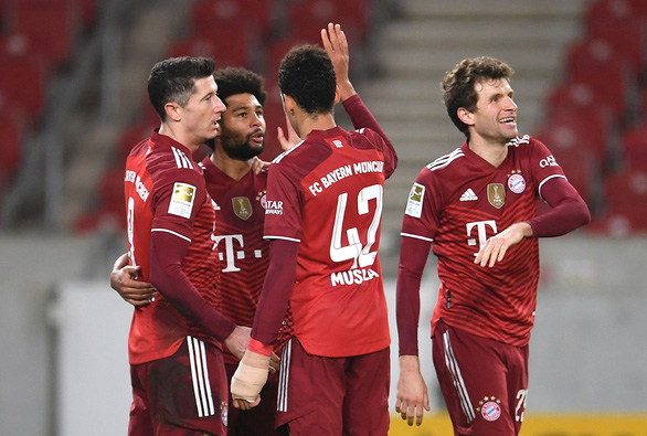 Thắng Stuttgart ‘5 sao’, Bayern đào sâu cách biệt với Dortmund - Ảnh 2.