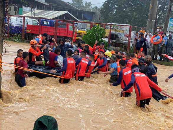 19h ngày 16-12, siêu bão Rai gió giật trên cấp 17 ngay miền Trung Philippines - Ảnh 2.