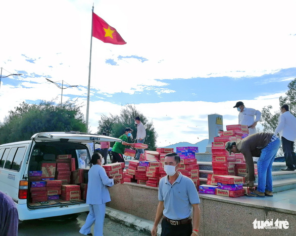 Trao quà hỗ trợ 567 hộ người gốc Việt sinh sống ở Tà Keo, Campuchia - Ảnh 2.