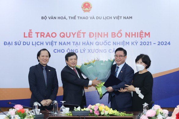 Hậu duệ đời thứ 31 vua Lý Thái Tổ tiếp tục làm đại sứ du lịch Việt Nam tại Hàn Quốc - Ảnh 1. Hậu duệ đời thứ 31 vua Lý Thái Tổ tiếp tục làm đại sứ du lịch Việt Nam tại Hàn Quốc - Ảnh 1.