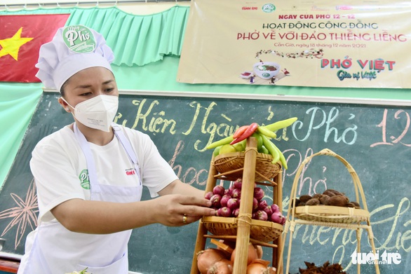 Hoa hồi vàng Ngày của phở dạy nấu ăn trên đảo Thiềng Liềng - Ảnh 2. Hoa hồi vàng Ngày của phở dạy nấu ăn trên đảo Thiềng Liềng - Ảnh 2.