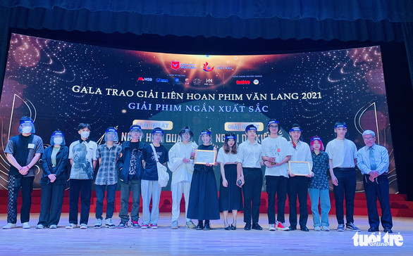 Ngoài dự kiến và Ngày hôm qua đoạt giải nhất phim ngắn Liên hoan phim Văn Lang 2021 - Ảnh 2.