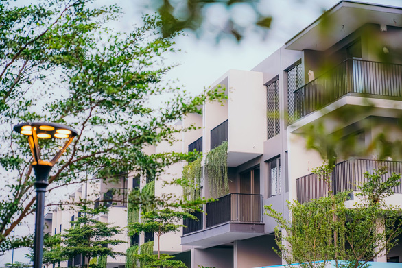 Nhà phố compound - tấm khiên bảo vệ sức khỏe và dòng tiền - Ảnh 2. Nhà phố compound - tấm khiên bảo vệ sức khỏe và dòng tiền - Ảnh 2.