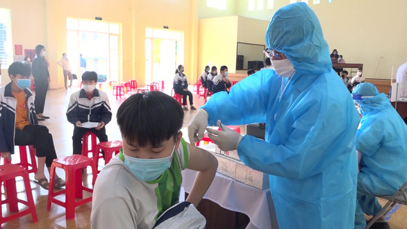 17 học sinh bị phản ứng nặng sau tiêm vắc xin ở Thanh Hóa đã ổn định - Ảnh 1.