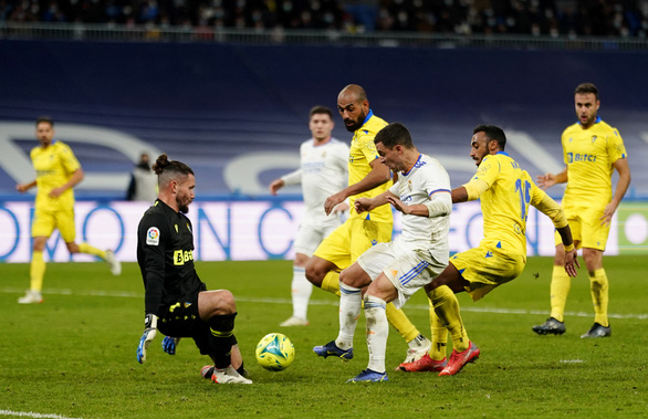 Kiểm soát bóng 82%, 36 cú sút nhưng Real Madrid vẫn bị Cadiz cầm hòa 0-0 - Ảnh 1.