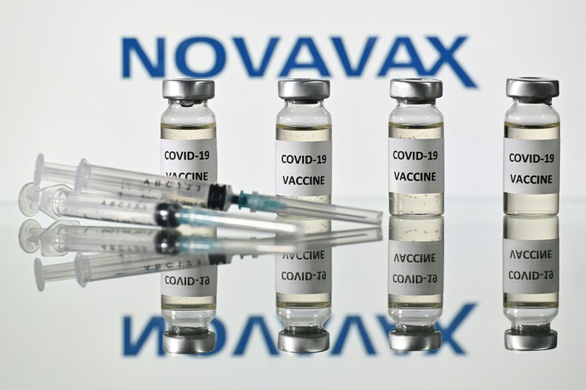 Vắc xin COVID-19 của Novavax được duyệt ở châu Âu - Ảnh 1.