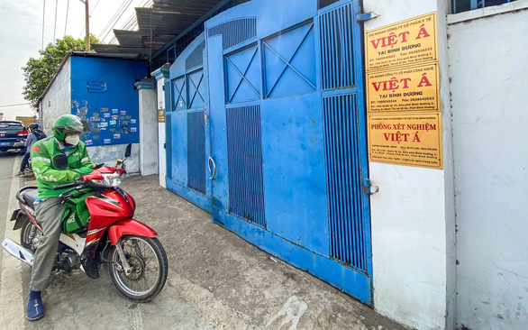 Nhiều nơi mua test kit của Việt Á, có nơi mua giá cao, theo giá Bộ Y tế công bố - Ảnh 1.
