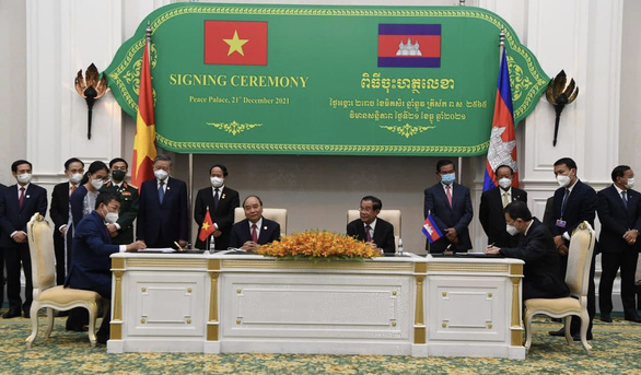 Chủ tịch nước thăm Campuchia: Đẩy mạnh hợp tác, sớm hoàn thành phân giới cắm mốc - Ảnh 1.