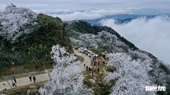 Dịp cuối năm, Fansipan, Mẫu Sơn có thể có mưa tuyết và băng giá - Ảnh 1.