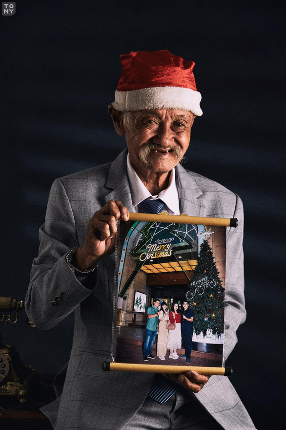 Cảm phục ông cụ gần 80 tuổi vẫn chụp ảnh dạo, bạn trẻ tặng cụ bộ ảnh cực chất - Ảnh 3.