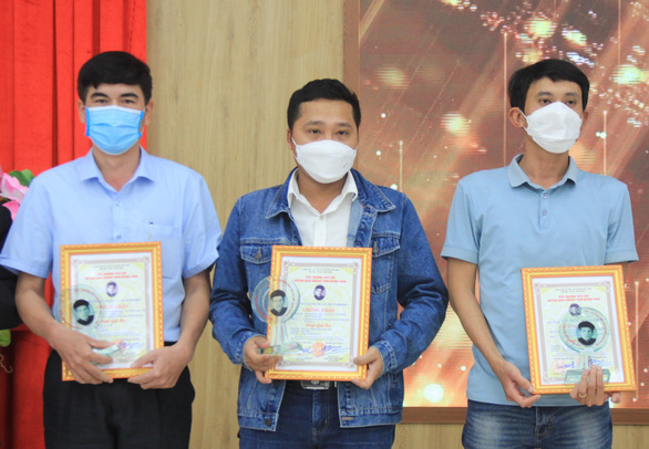 Báo Tuổi Trẻ đoạt giải Ba Giải báo chí Huỳnh Thúc Kháng - Ảnh 1.
