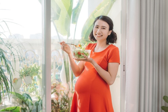 Mì ăn liền có gây khó tiêu, táo bón ở phụ nữ mang thai hay không?