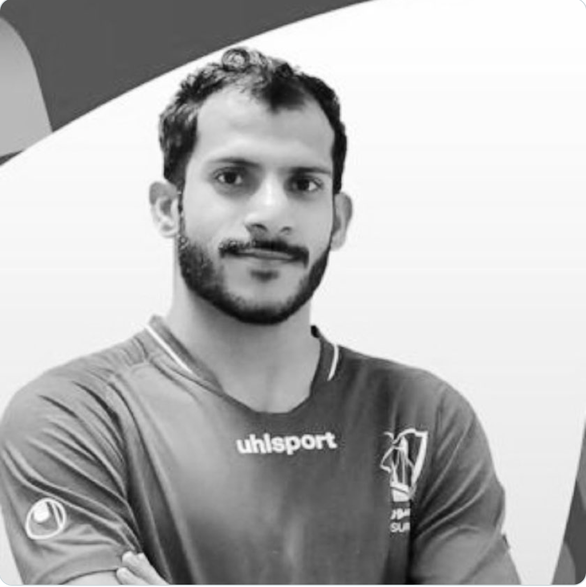 Cầu thủ Mukhaled Al-Raqadi qua đời vì đột quỵ lúc khởi động - Ảnh 1.