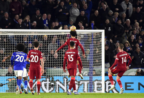 Salah đá hỏng penalty, Liverpool phơi áo trước Leicester trong trận đấu cuối năm 2021 - Ảnh 3.