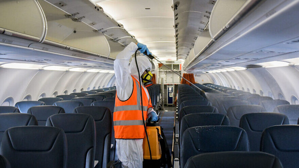 Nghiên cứu mới chỉ cách hạn chế nguy cơ lây nhiễm COVID-19 khi đi máy bay - Ảnh 1.