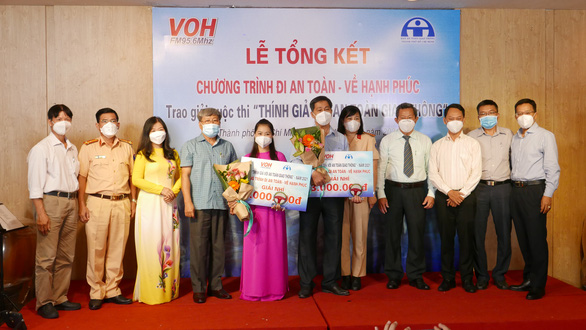 TP.HCM chú trọng phòng, chống dịch COVID-19 trên xe công cộng - Ảnh 1.