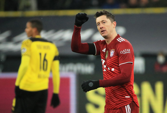 Lewandowski lập cú đúp, Bayern thắng kịch tính trận siêu kinh điển nước Đức - Ảnh 1.