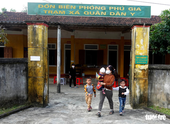 Trạm y tế 0 đồng vùng biên nơi bà con người Việt gốc Lào đặt niềm tin - Ảnh 1.