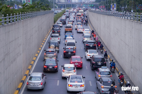 Hà Nội đề xuất cấm xe máy trong nội đô sau năm 2025: Sao không cấm ô tô? - Ảnh 4.